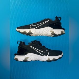 Nike React Vision Black Size 8